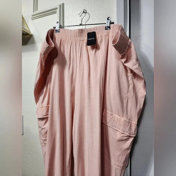 TORRID Relaxed Fit Jogger Stretch Challis Mid-Rise Cargo Pocket Pant Size 5X - Picture 4 of 8
